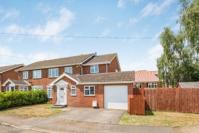 4 Bedroom Semi-detached House For Sale In Shepperton, Surrey, TW17