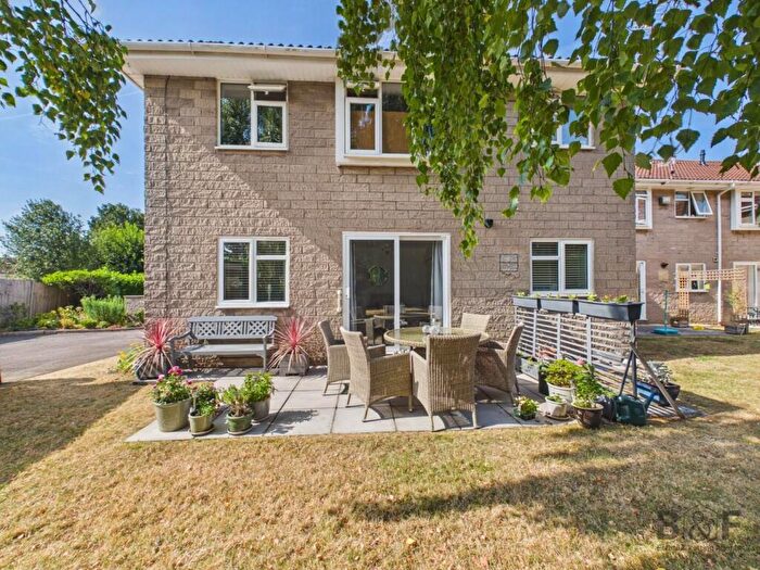 2 Bedroom Flat For Sale In Salisbury Road, Downend, Bristol, BS16