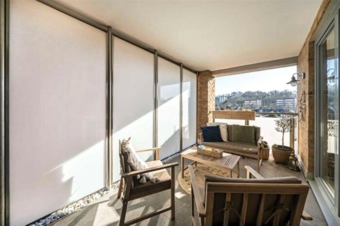 3 Bedroom Flat To Rent In Woodland Crescent, London, SE10