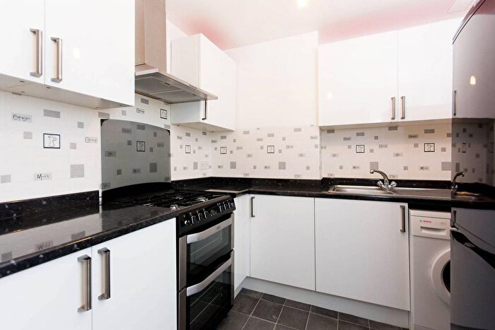 3 Bedroom Flat To Rent In Old Forge Mews, Shepherd's Bush, London, W12