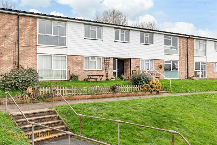 2 Bedroom Maisonette For Sale In Chapelfields, Stanstead Abbotts, SG12