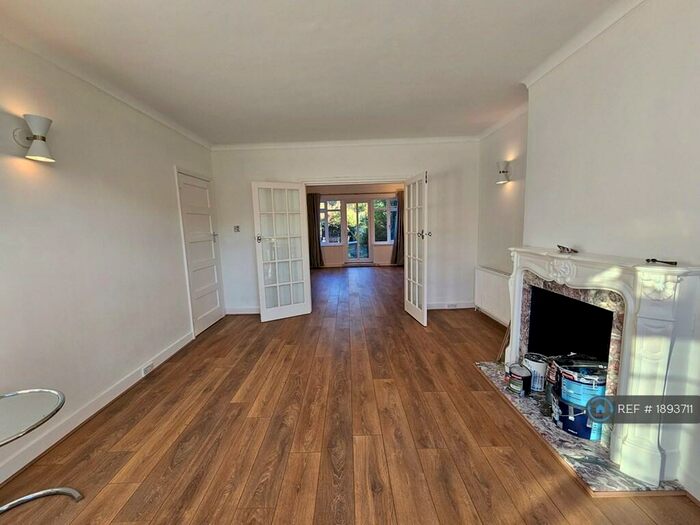 4 Bedroom Semi-Detached House To Rent In Edgwarebury Lane, Edgware, HA8