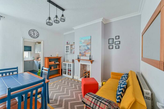 2 Bedroom Flat To Rent In Graham Avenue, Mitcham, CR4