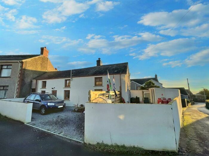 3 Bedroom Link Detached House For Sale In Maes Yr Eglwys, Llansaint, Kidwelly, SA17