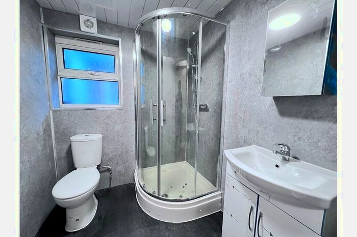 3 Bedroom Flat To Rent In Greswolde Road, Sparkhill, Birmingham, B11