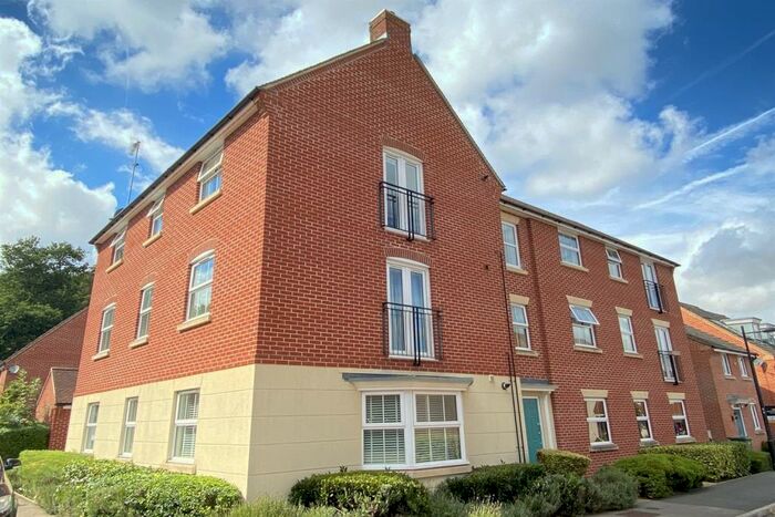 2 Bedroom Apartment To Rent In Sherfield Park, RG27