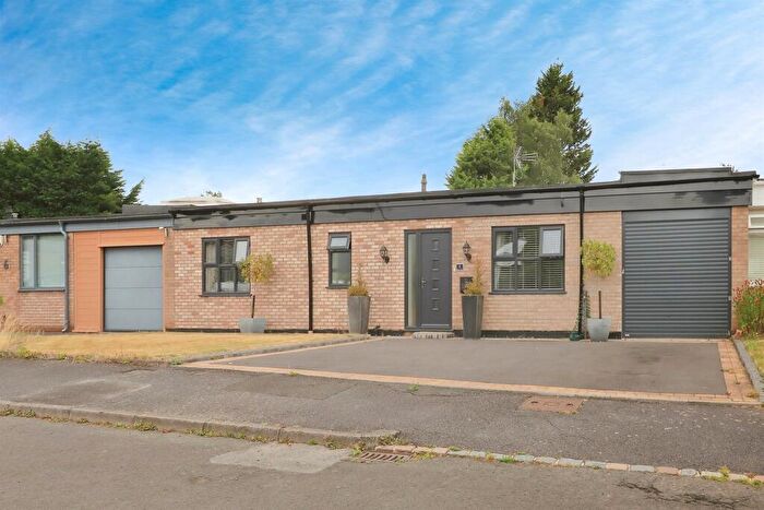 3 Bedroom Bungalow For Sale In Pinewoods Close, Hagley, Stourbridge, DY9