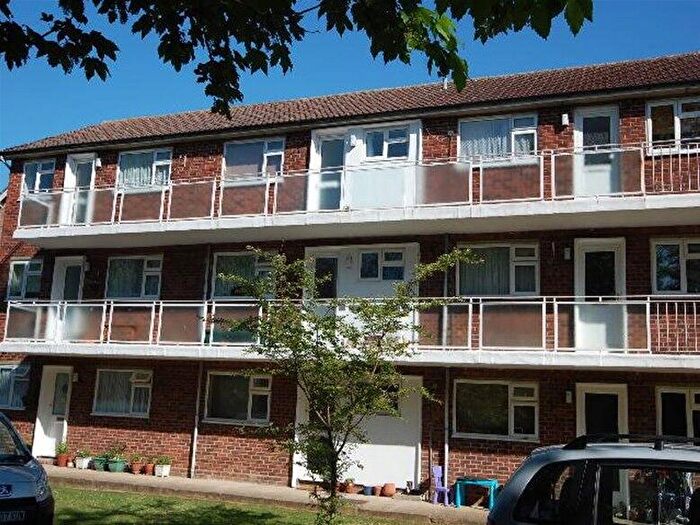 1 Bedroom Flat To Rent In The Ridgeway, St Albans, AL4