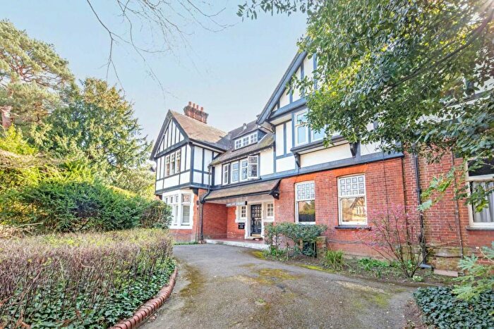 2 Bedroom Flat To Rent In Lovelace Road, Surbiton, KT6