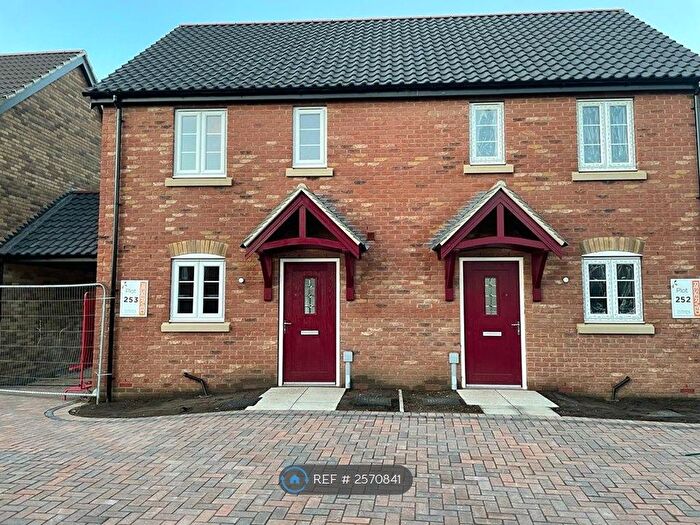 2 Bedroom End Of Terrace House To Rent In Creasy Drive, Lincoln, LN2