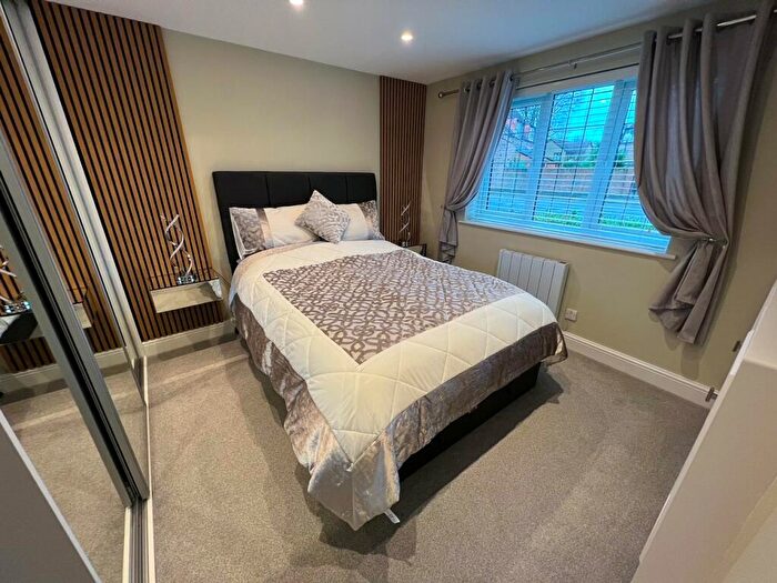 1 Bedroom Apartment For Sale In High Street, West Molesey, KT8