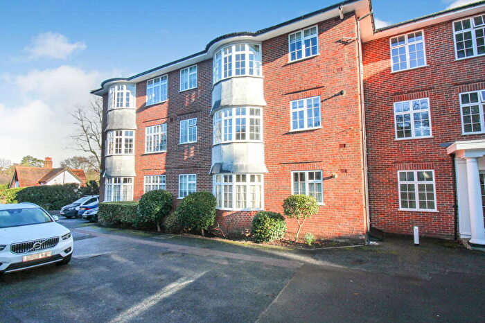 2 Bedroom Flat For Sale In West Street, Ewell, KT17