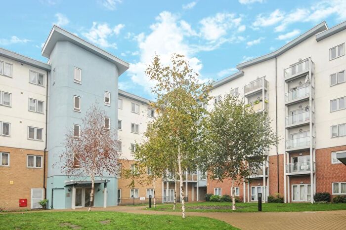 2 Bedroom Flat To Rent In Slough, Berkshire, SL2