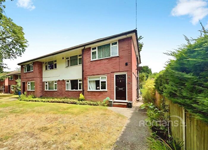2 Bedroom Flat To Rent In Prospect Road, Farnborough, Hampshire, GU14
