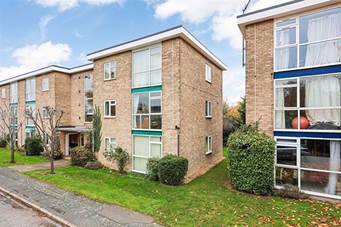 2 Bedroom Flat For Sale In Lilac Court, Cambridge, CB1