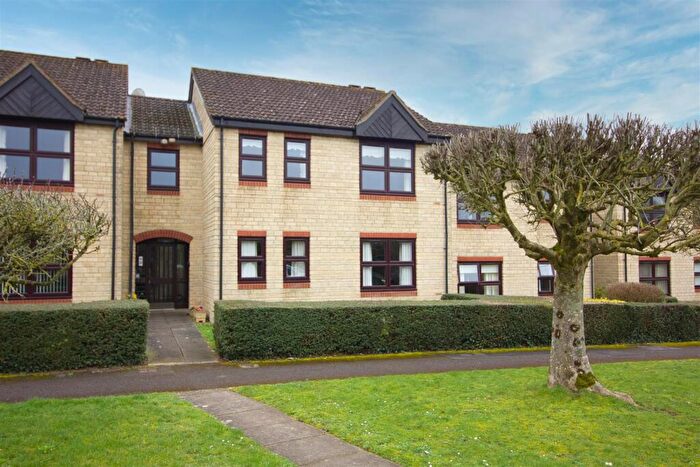 2 Bedroom Apartment For Sale In Orchard Court, Malmesbury, SN16