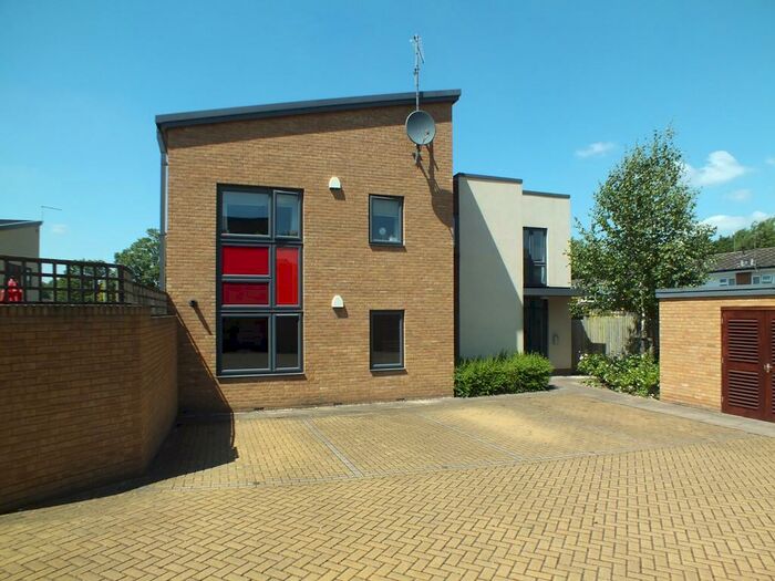 2 Bedroom Flat To Rent In Masons Close, Olton, Solihull, B92