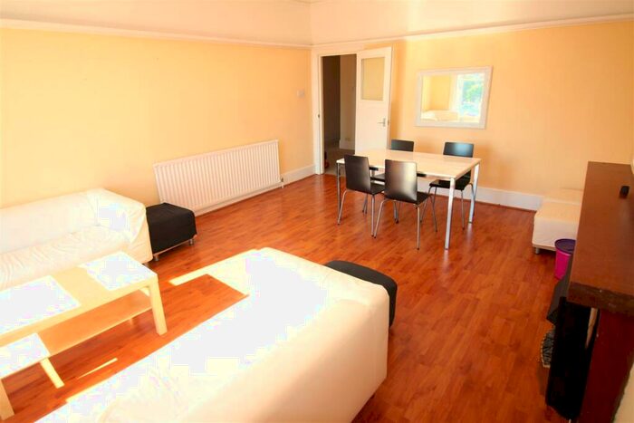 4 Bedroom Apartment To Rent In Lennox Road South, Southsea, PO5