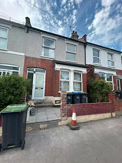 4 Bedroom Detached House To Rent In Waverley Road, SE25