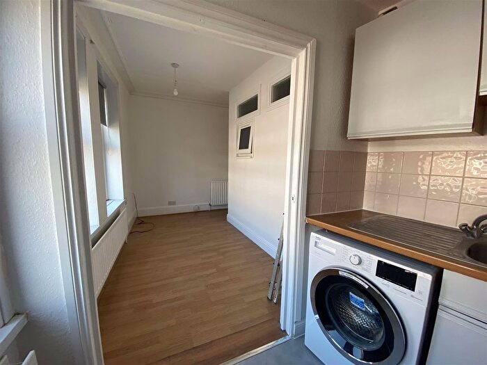 1 Bedroom Flat To Rent In Selsdon Road, South Croydon, CR2