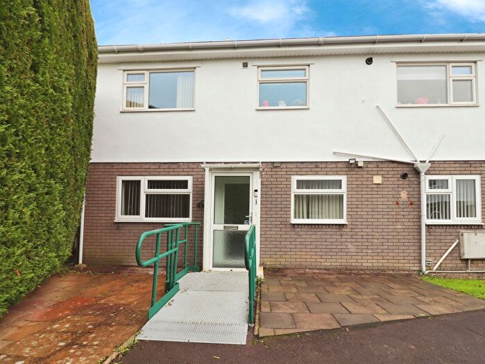2 Bedroom Flat For Sale In Blandon Way, Cardiff, CF14