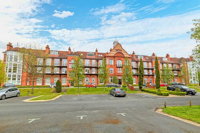 2 Bedroom Flat For Sale In Kingswood Park, Kingswood, Frodsham, WA6