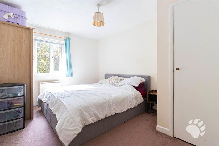 2 Bedroom Flat For Sale In Copperfields, Laindon, SS15