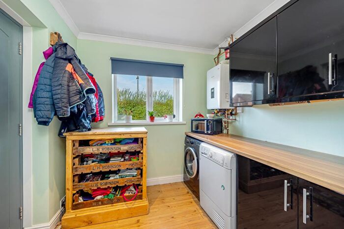 3 Bedroom Semi-Detached House For Sale In West Cobgate, Moulton, PE12