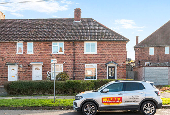 3 Bedroom End Of Terrace House For Sale In Abbotsbury Road, Morden, SM4