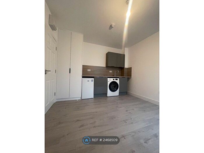 Studio To Rent In Boundary Road, London, N22