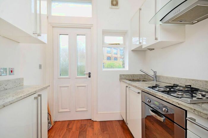 1 Bedroom Flat To Rent In Shacklewell Lane, Dalston, London, E8