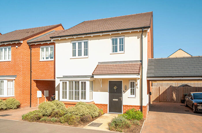 3 Bedroom Link Detached House For Sale In Cobbins Brook Way, Dunmow, Essex, CM6