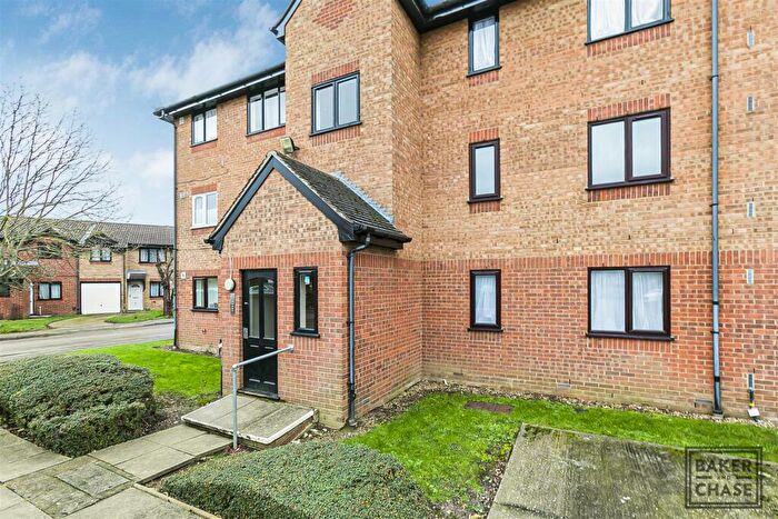 Flat To Rent In Streamside Close, Edmonton Green, London, N9