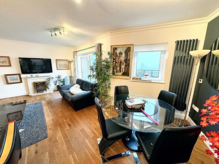 3 Bedroom Flat For Sale In Penthouse, The Atrium, Bury Old Road, Whitefield, M45