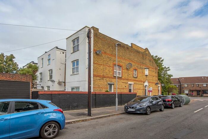 1 Bedroom Flat To Rent In Grayham Road New Malden, KT3