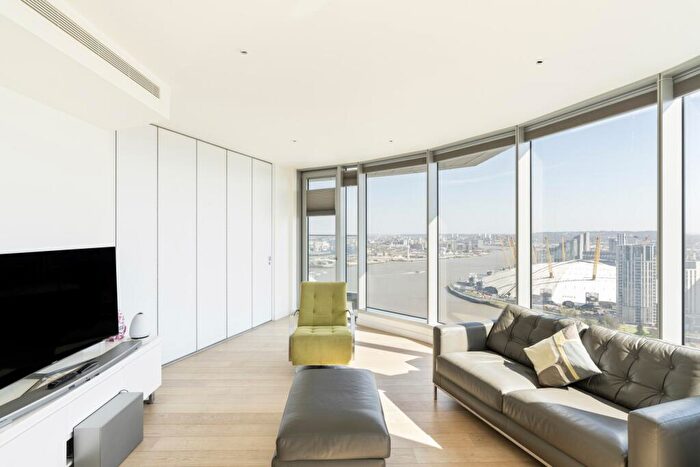 3 Bedroom Apartment To Rent In Biscayne Avenue, E14