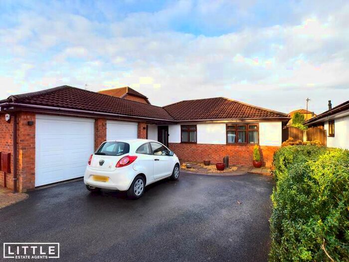 Houses for sale & to rent in WA8 4SB, Chedworth Drive, Hough Green Widnes