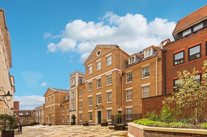 2 Bedroom Flat To Rent In Water Lane, Richmond, Surrey, TW9