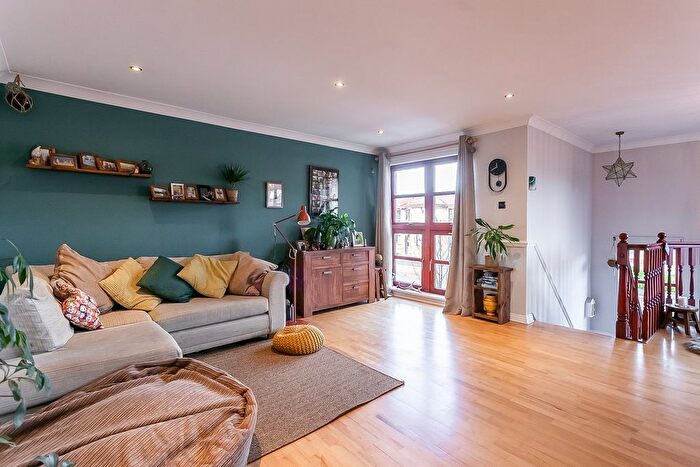 2 Bedroom Flat For Sale In East Werberside, Edinburgh, EH4
