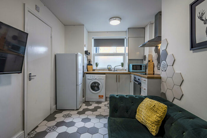 1 Bedroom Flat To Rent In (Old) Flat - Portland Street, Lincoln, LN5