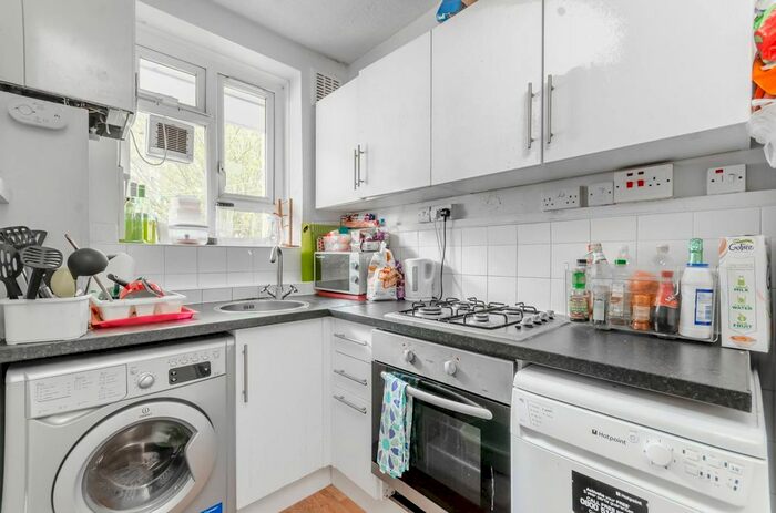 2 Bedroom Flat To Rent In Fulham Palace Road, Bishop's Park, London, SW6