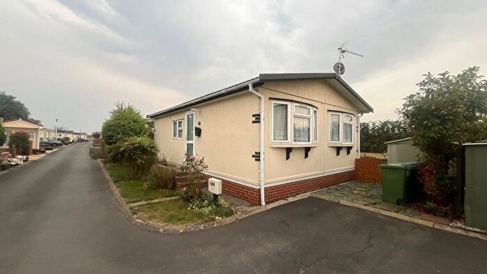 2 Bedroom Mobile/park Home For Sale In Appletree Close, Cottenham, Cambridge, Cambridgeshire, CB24