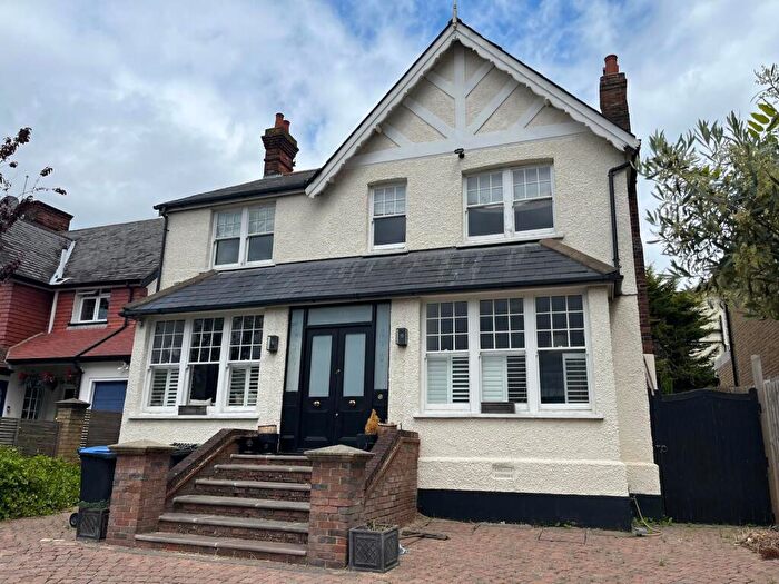 4 Bedroom Detached House For Sale In Chase Ridings, Enfield, EN2