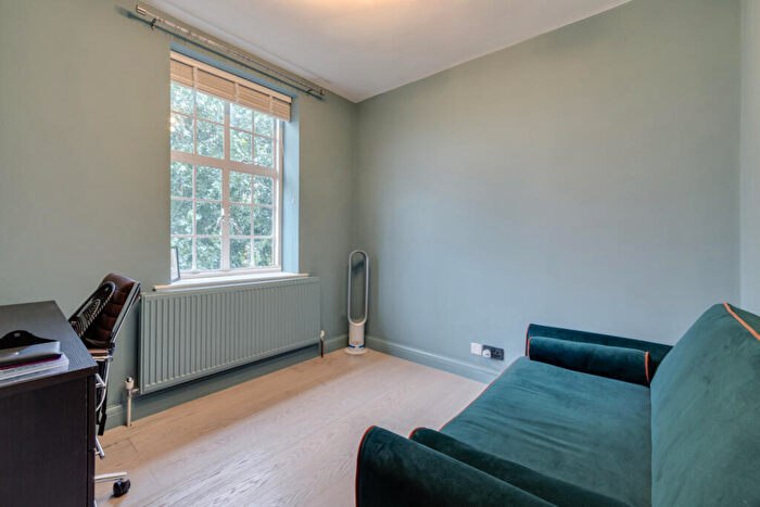3 Bedroom Flat To Rent In Hillside Court, Finchley Road, NW3