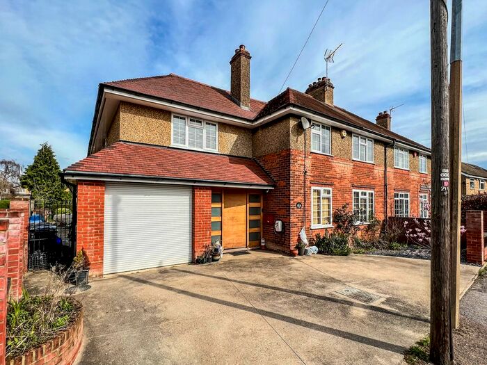 5 Bedroom Semi-Detached House To Rent In Duncombe Close, Hertford, SG14