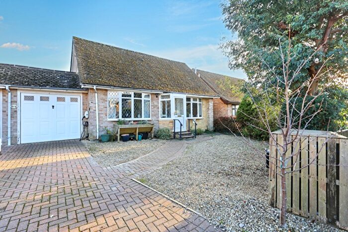 4 Bedroom Link Detached House For Sale In Isis Close, Long Hanborough, Witney, OX29