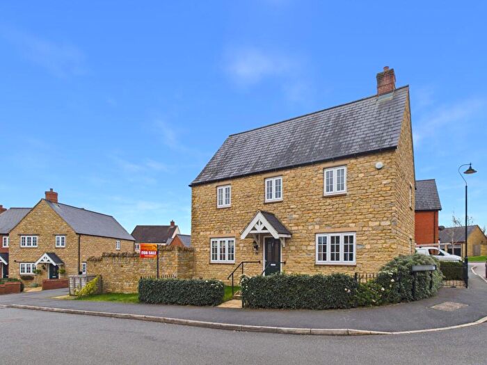 3 Bedroom Semi-Detached House For Sale In Roberts Road, Silverstone, NN12