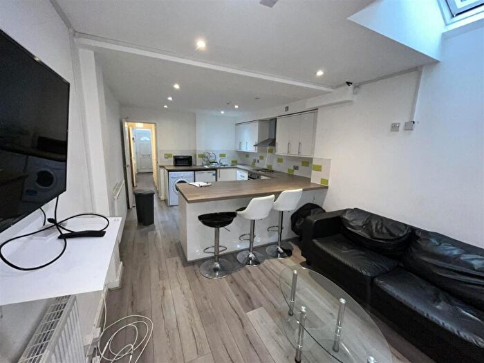 6 Bedroom Terraced House To Rent In North Road, Selly Oak, Birmingham, B29