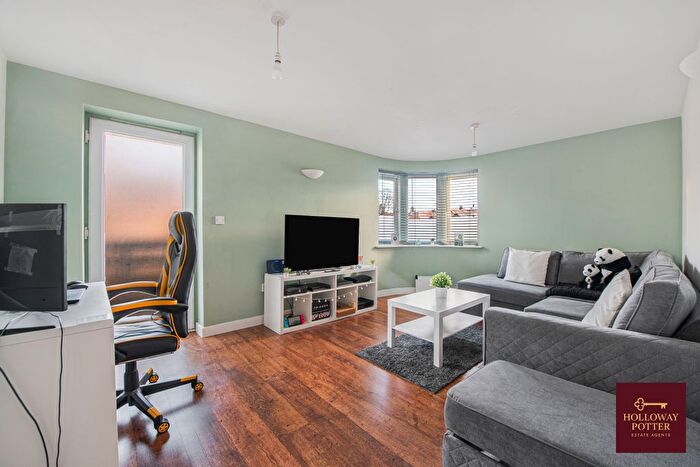 2 Bedroom Flat To Rent In Blunt Road, South Croydon, CR2