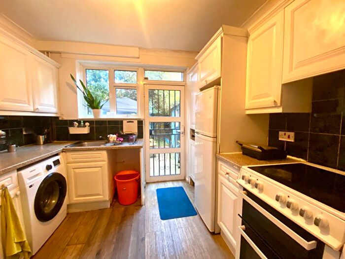 4 Bedroom Terraced House To Rent In Lindley Street, London, E1